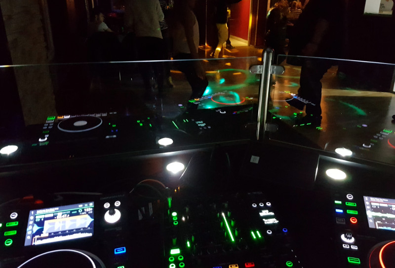 Denon DJ Prime setup p nattklubb